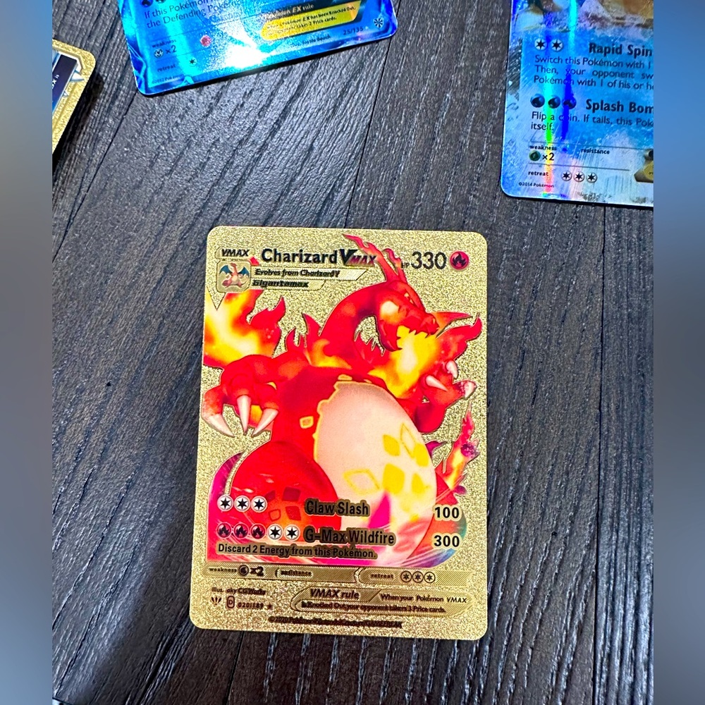 SOLD- RARE GOLD CHARIZARD VMAX POKÉMON CARD